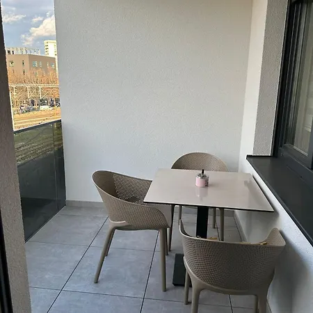 Apartment Rhea Selfcheckin Free Garage Loggia New Zágráb Kültér fotó